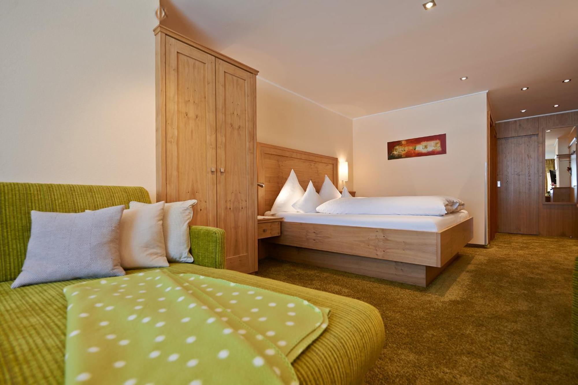 Hotel Restaurant Formarin Oberlech Habitación foto